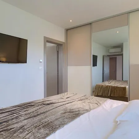 Elena Tatil Evi Pula