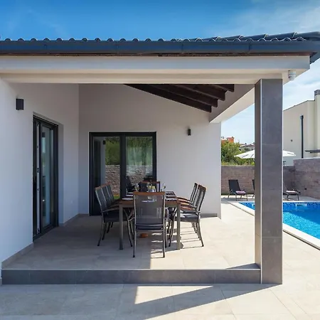 Elena Сasa de vacaciones Pula