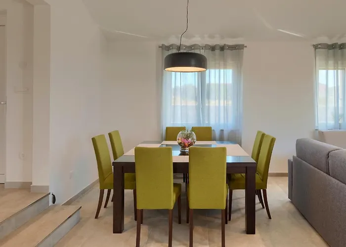 Elena Сasa de vacaciones Pula