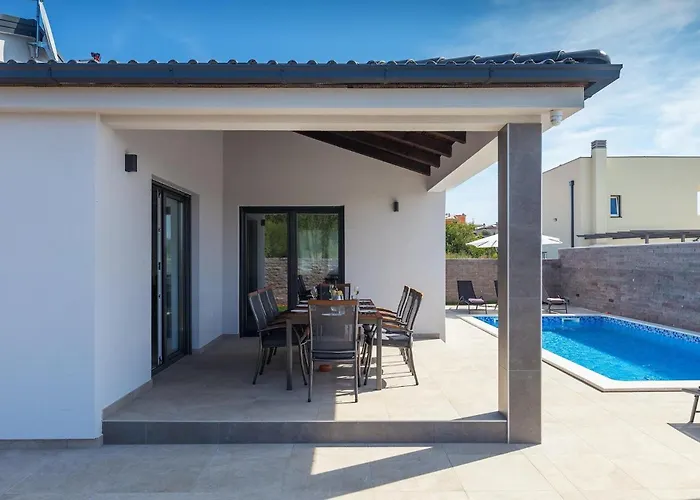 Elena Сasa de vacaciones Pula